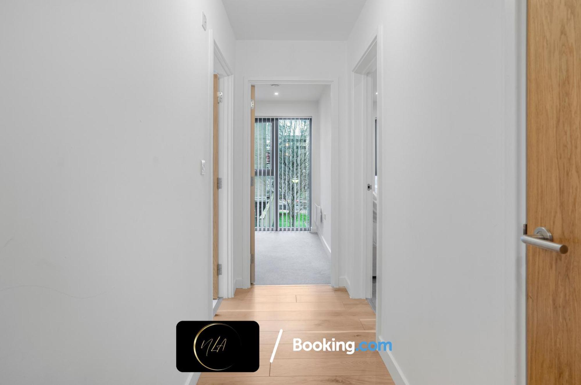 Apartment Centre Apartment, Free Gated Parking, 2 Bathrooms, Netflix And Wifi - Suitable For Contractors And Families - By Noor Luxury