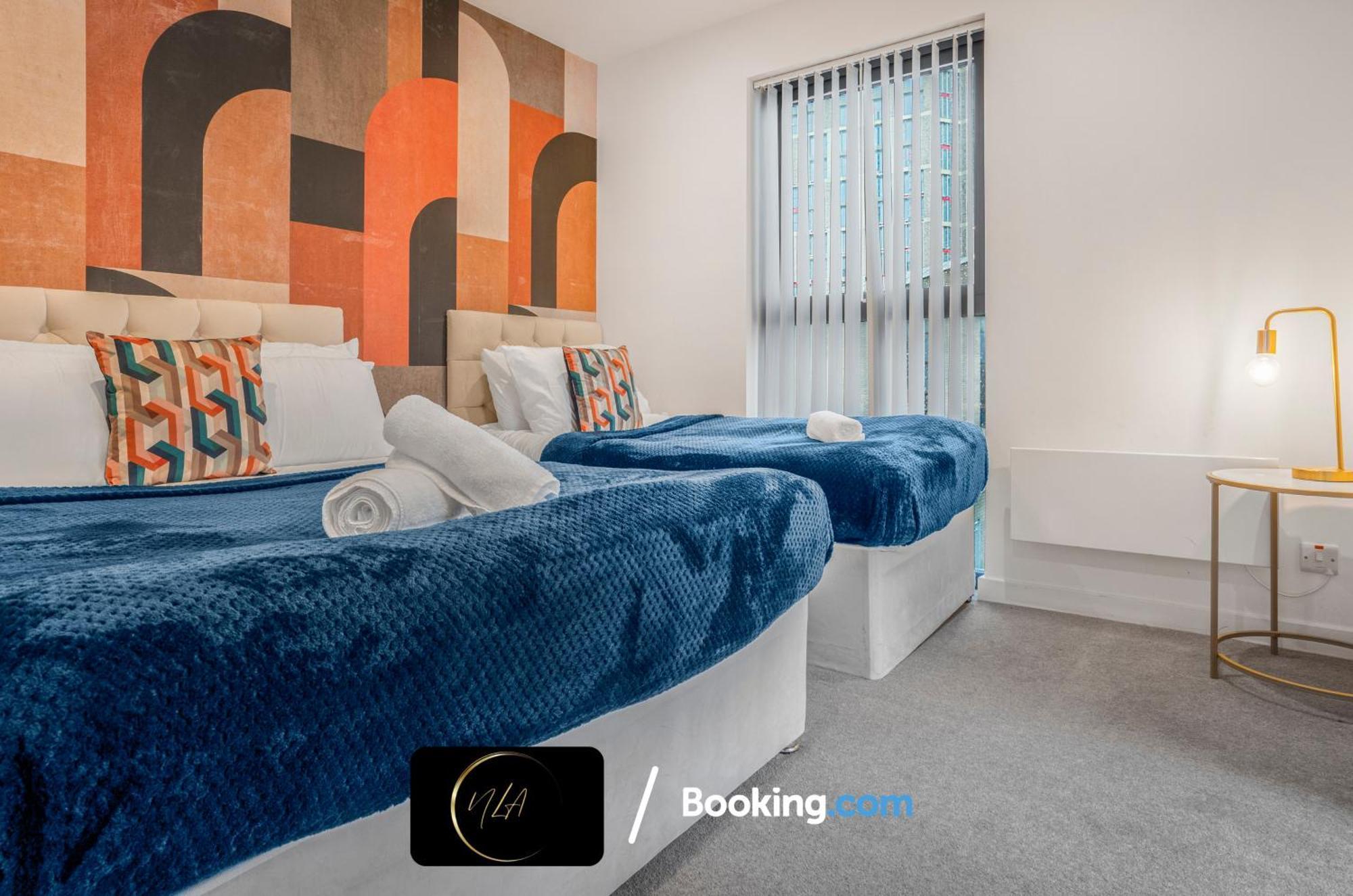 Centre With Free Parking, 2 Bathrooms, Netflix And Wifi - Suitable For Contractors And Families - By Noor Luxury Apartment