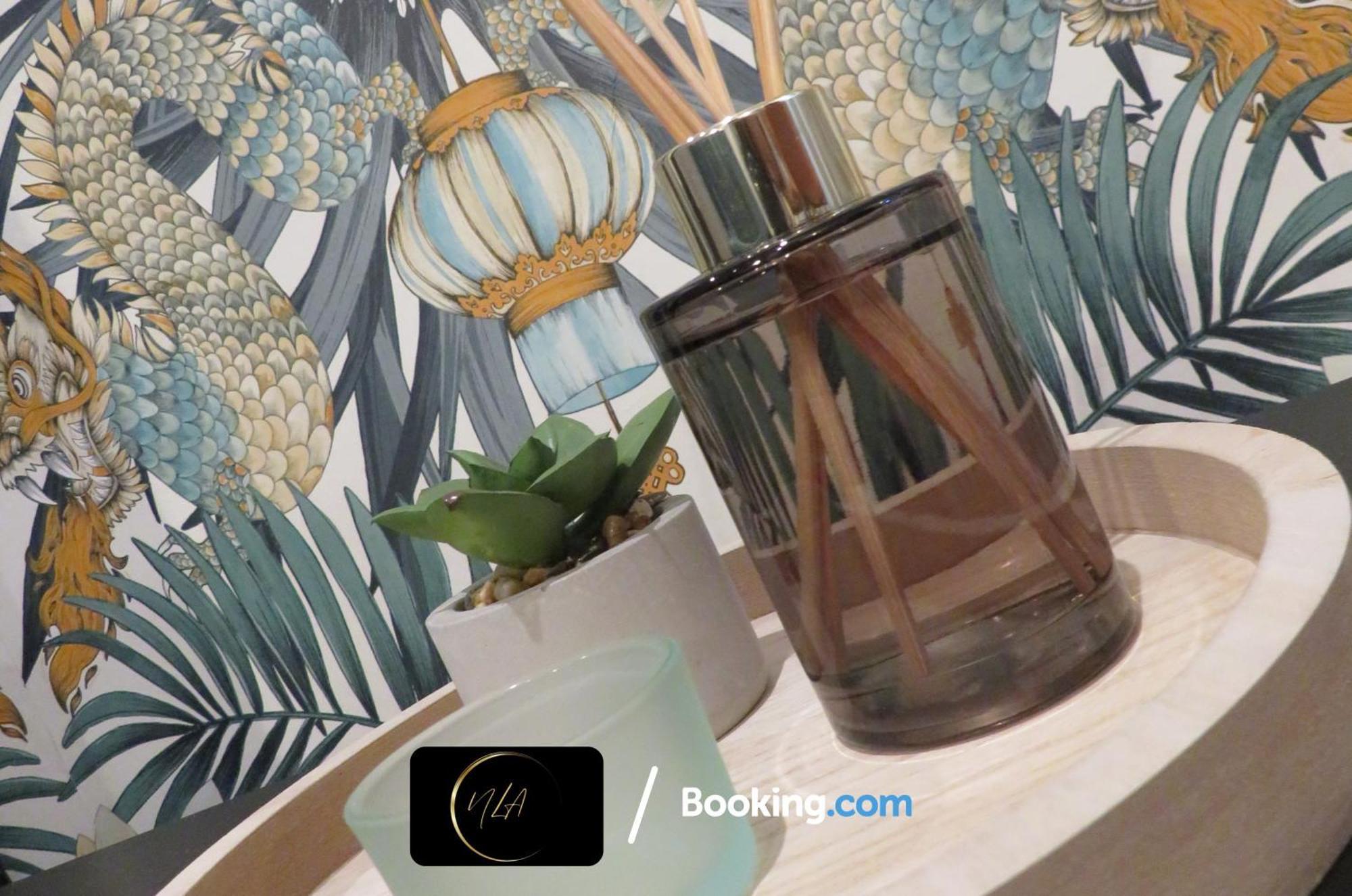 Centre With Free Parking, 2 Bathrooms, Netflix And Wifi - Suitable For Contractors And Families - By Noor Luxury
