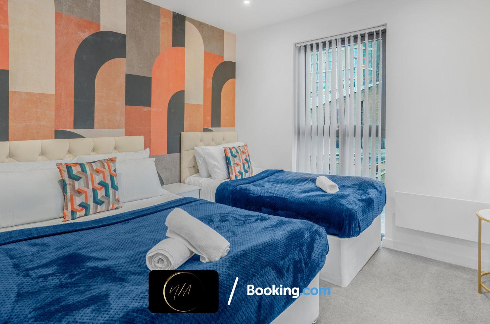 Centre With Free Parking, 2 Bathrooms, Netflix And Wifi - Suitable For Contractors And Families - By Noor Luxury Apartment *